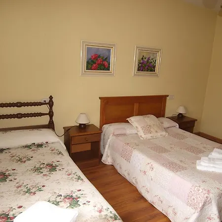 Plaza Del Ayuntamiento Gasthuis Onís