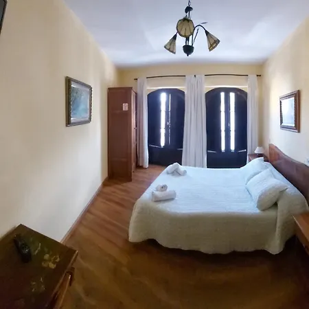 Plaza Del Ayuntamiento Gasthuis